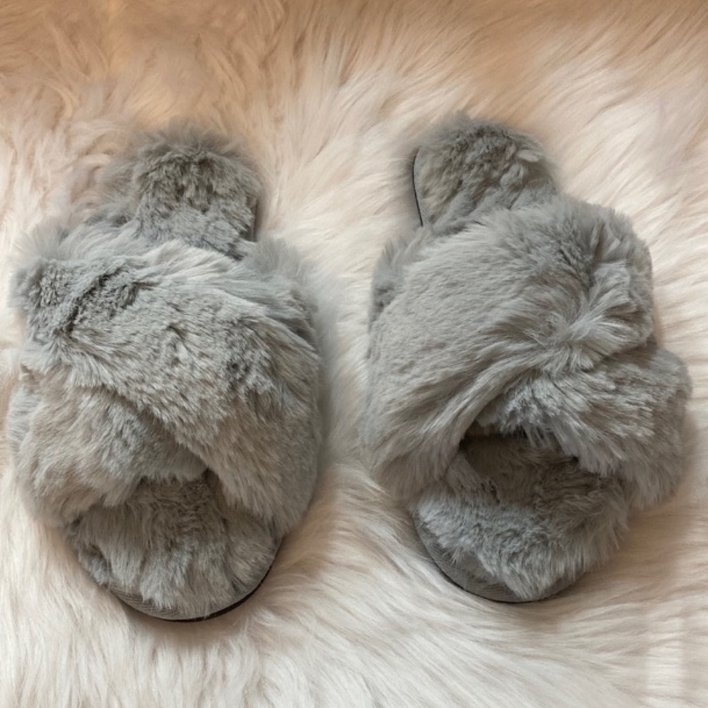 Grey Fluffy House Slippers - Medium - NIP
